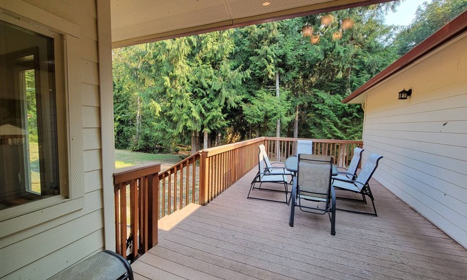 Sequim House | Huckleberry Hideaway | Whole Family Getaway
