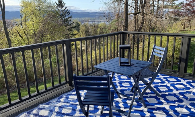 Middle Hope Apartment | Hudson River View Suite-idyllic getaway with fireplace & private deck-75 min NYC