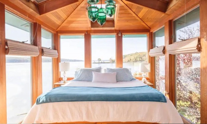 Catskill House | Hudson Riverfront Home