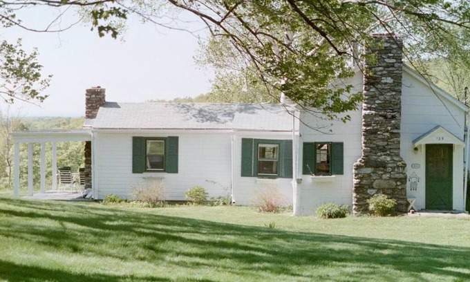 Chatham Cottage | Hudson Valley Berkshires Cottage - Great View, Private & Quiet