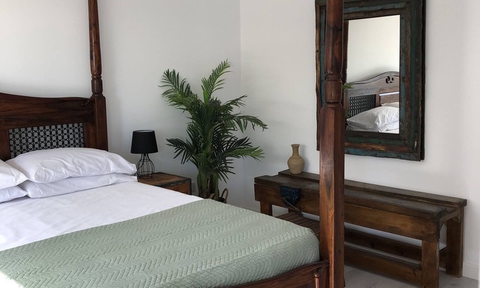 Germasogeia Apartment | Huge 225 sqm luxury apartment by the sea with pool & balcony
