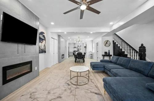 East Allegheny House | HUGE 3 Story Home Sleeps 14, 3 Bath North Side Pittsburgh