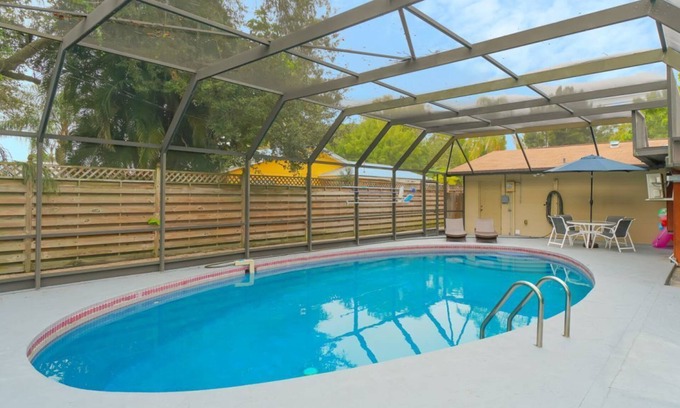 Sarasota House | Huge Heated Pool Home - Minutes to Siesta Key, Shopping, and More!!!