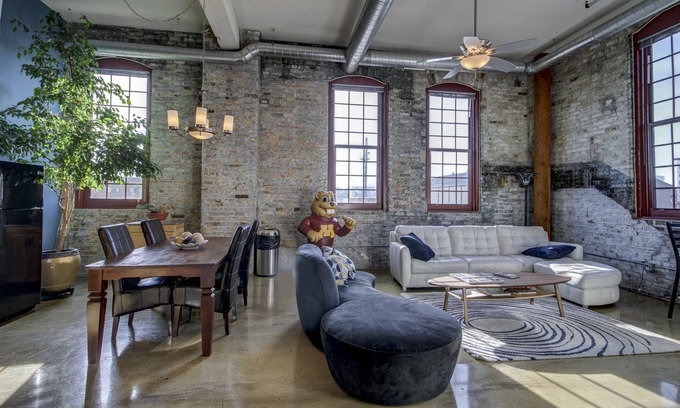 Dinkytown Apartment | Huge Loft U of M Dinkytown