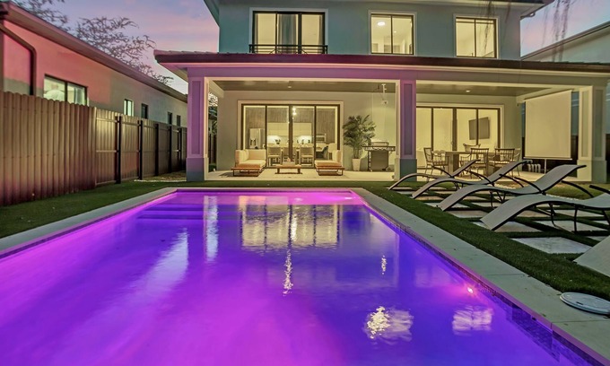 Sailboat Bend House | Huge! Modern, 5 bedroom home with the best backyard in all of FORT LAUDERDALE!