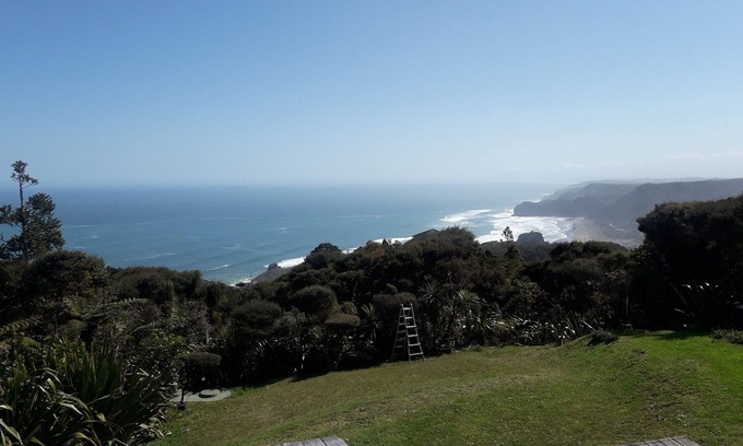 New Lynn Cottage | Huge ocean views and west coast vistas