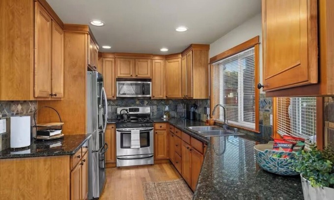 East Queen Anne House | Huge Queen Anne Home! Spectacular Water Views!