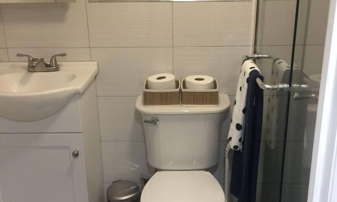 Queens House | Hugh Suite - 3 minutes to JFK Airport, best value