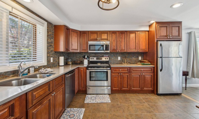 North Creek House | Hullabaloo 23E - Upgrade End Unit With Mountain Views 2 Bedroom Townhouse by The Summit at Gore Mountain