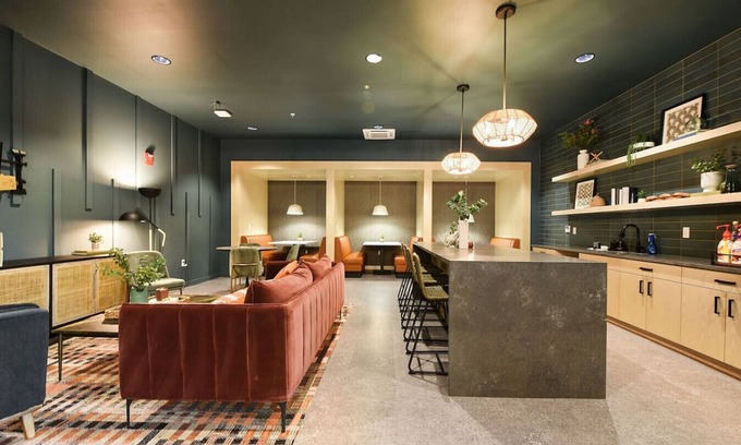 East Liberty Apartment | HULU+GYM with Parking Near UPMC|Pitt Uni |Shopping