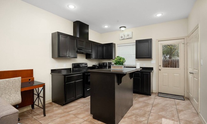 Pharr Apartment | Hummingbird apartment 7