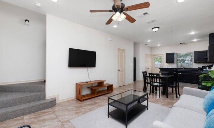 Pharr Apartment | Hummingbird apartment 8
