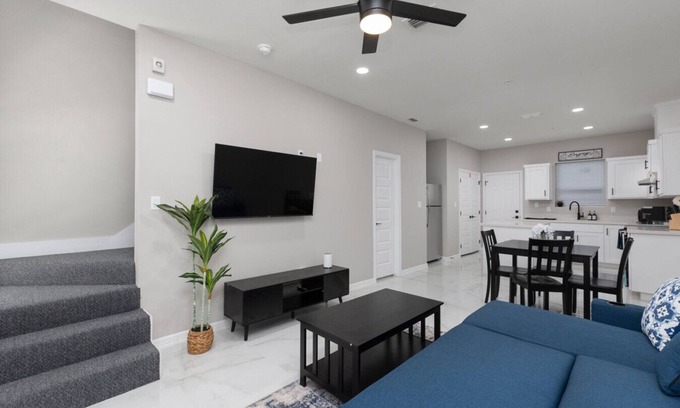 Pharr House | Hummingbird Haven 10 with 2 Bed 2.5Bath and Patio