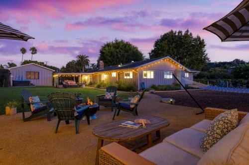 Santa Barbara House | Hummingbird Haven by AvantStay Dog-Friendly Near the Beach Huge YardHot Tub