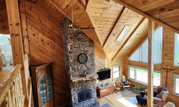 Howard Cabin | Hummingbird Hideaway is the perfect relaxing mountain retreat! Close to PSU!