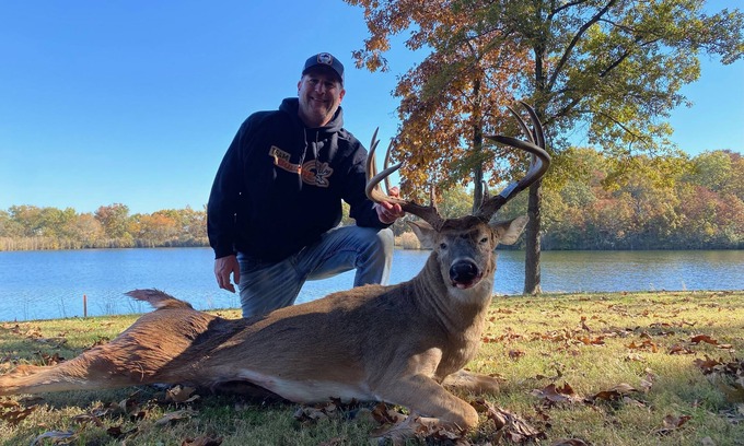 Texico Cabin | Hunt 174 Jefferson Co Illinois deer magnet acres. Deer house, 3 stands, hayblind