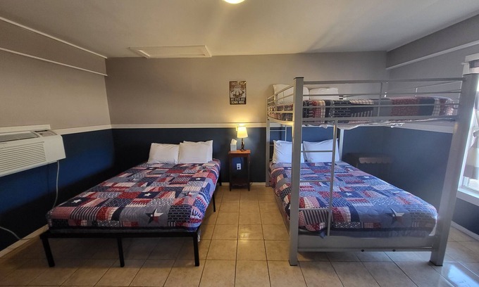 Buchanan Dam Cabin | HUNTERS SUITE SLEEPS 6