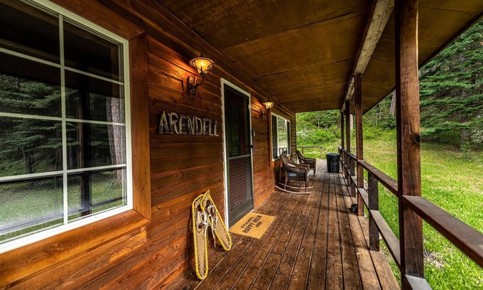 De Borgia Cabin | Huntsman’s Hideout- Deborgia, Montana 15 mins from Look Out Ski Resort