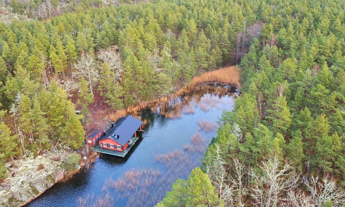 Oskarshamn Municipality House | Hus Upplångö - Unique adventure in the middle of the archipelago with sauna & boat