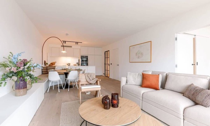 Knokke Apartment | Huswell - Renovated apartment with sea view and parking