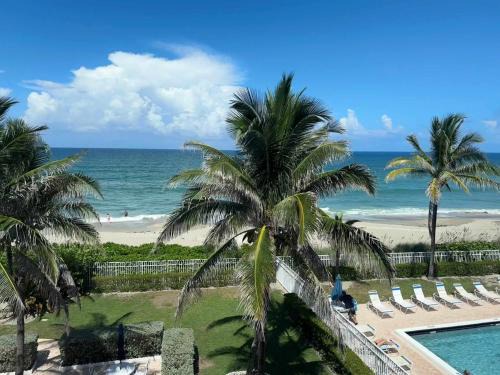 Hutchinson Island South House | Hutchinson Island BeachFront Heated Pool Balcony Top Floor