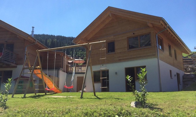 Annaberg im Lammertal House | 'Hüttenzauber' right on the ski slope with a private sauna and relaxation area.