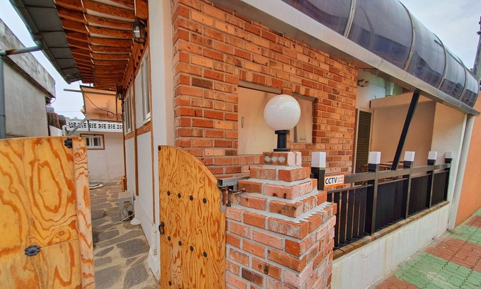 Gyeongju House | Hwangridangil Adamjeong