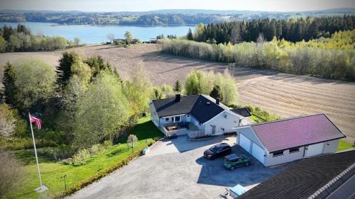 Trogstad Apartment | Hybel i underetasje 700m fra strand