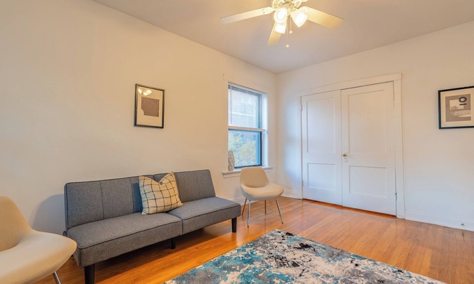 Hyde Park Apartment | Hyde Park Chic 1BR Prime Location Near University of Chicago