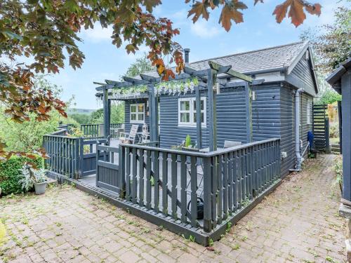 Henshaw House | Hygge Cabin