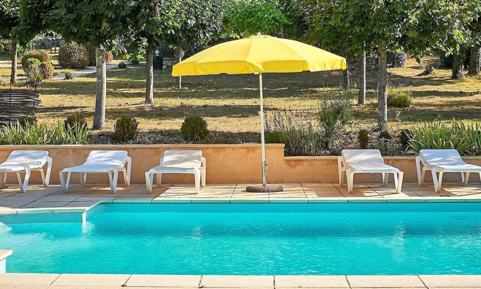 Tremolat Villa | Hyggeligt bondehus LA FERME -pool-have- gå ti byen- floden- skoven- resturanter