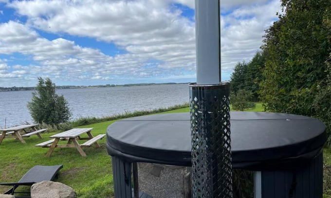 Holbaek Apartment | Hytte-vandudsigt-Hottub-hygge