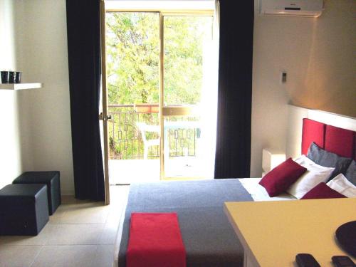 Bronte Apartment | I Cugi Metropolis