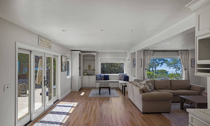 High Meadows House | Iaorana: Newly remodeled luxury 4 bedroom with Ocean Views