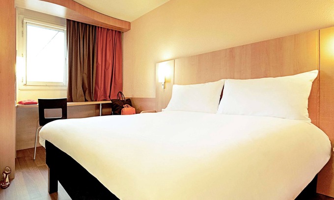 Villers-Semeuse Hotel | ibis Charleville-Mezières