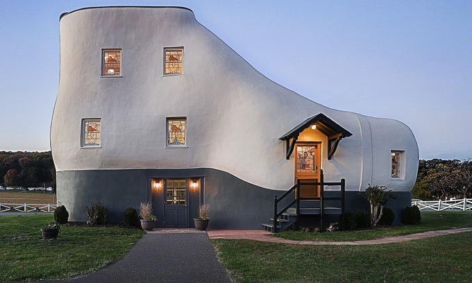 York Cottage | Iconic "Haines Shoe House" - Hot Tub & Firepit - Featured On HGTV