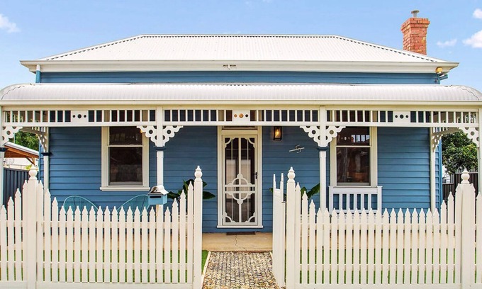 North Bendigo House | Iconic Renovated Period Home - Modern Upgrade & Close to CBD/Everything