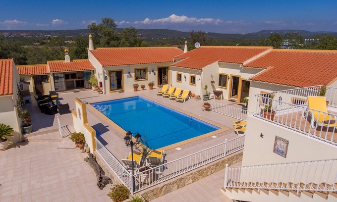 Silves Bed & Breakfast | Ideal for large groups! 4* B&B with 7 en suite rooms and all modern comfort