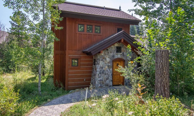 Tamarack Resort Cottage | Ideal 2 BR Cottage | Ski in/Ski Out | Golden Bar