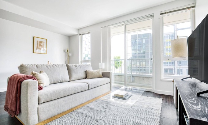 Wilburton Apartment | Ideal Bellevue 1BR w/BBQ, Gym, W/D, near Spring District, by Blueground