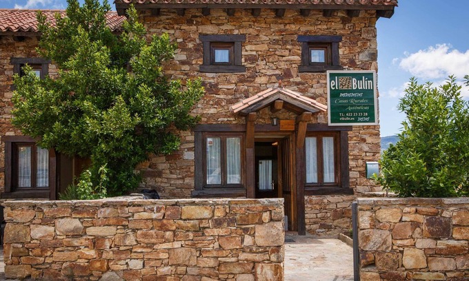 Horcajuelo de la Sierra Ski Chalet | Ideal for groups of 12 to 16 passengers who want to enjoy nature.