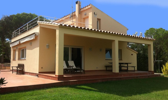 Santa Maria de Solius House | Ideal family House with garden Wifi Community Pool. Near Costa Brava beaches