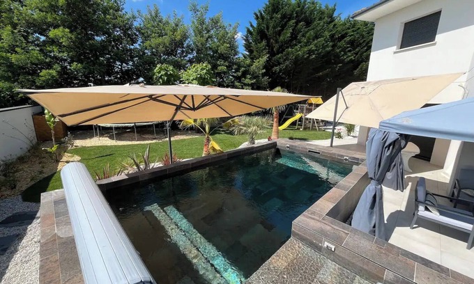 Saint-Medard-en-Jalles House | Ideal for families/Activities/Heated pool/Air conditioning/Between Bordeaux and the ocean