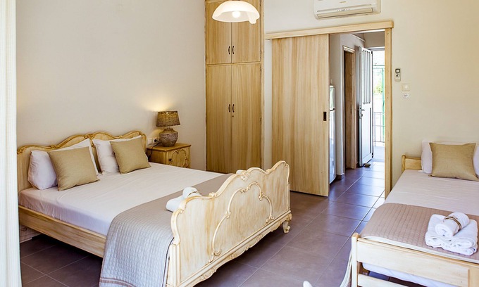 Koropi Apartment | Ideal for Family and Group Holidays!MARTINICA SEASIDE RESORT!