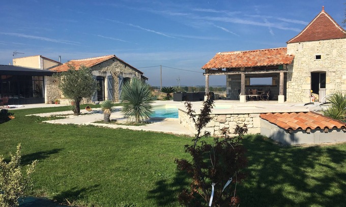 Barbezieux-Saint-Hilaire House | ideally placed country house