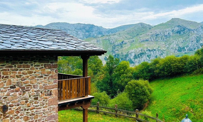 San Roque de Riomiera Cottage | Ideal house to experience nature in the mountains and the sea on the same day.