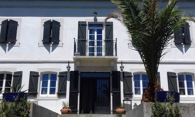 Mendionde House | Ideal house in Mendionde for 8, with large garden and modern amenities