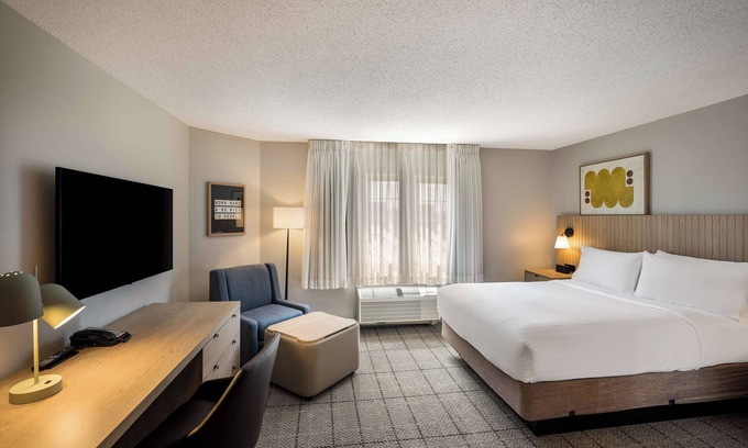 Exchange Place North Hotel | Ideal Location for Extended Stays in Jersey City, Full Kitchen, Pets are Welcome