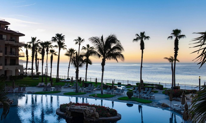 Los Cabos Condo | IDEAL Location on Medano Beach, fantastic view! Walking distance to everything, swim-up bar, acce.