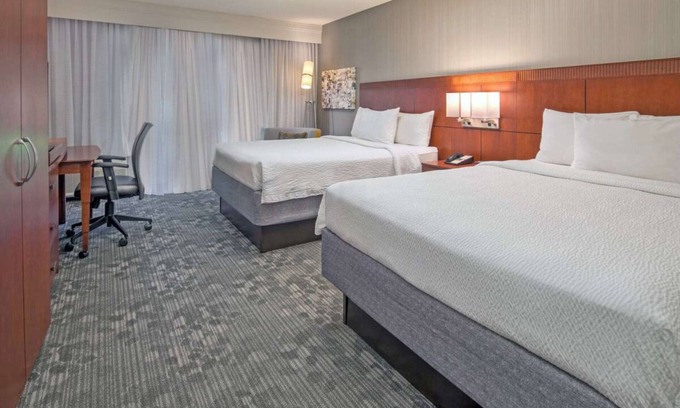 Bridle Trails Resort | Ideal Mix of Comfort and Value! Near Cougar Mountain Regional Wildland Park